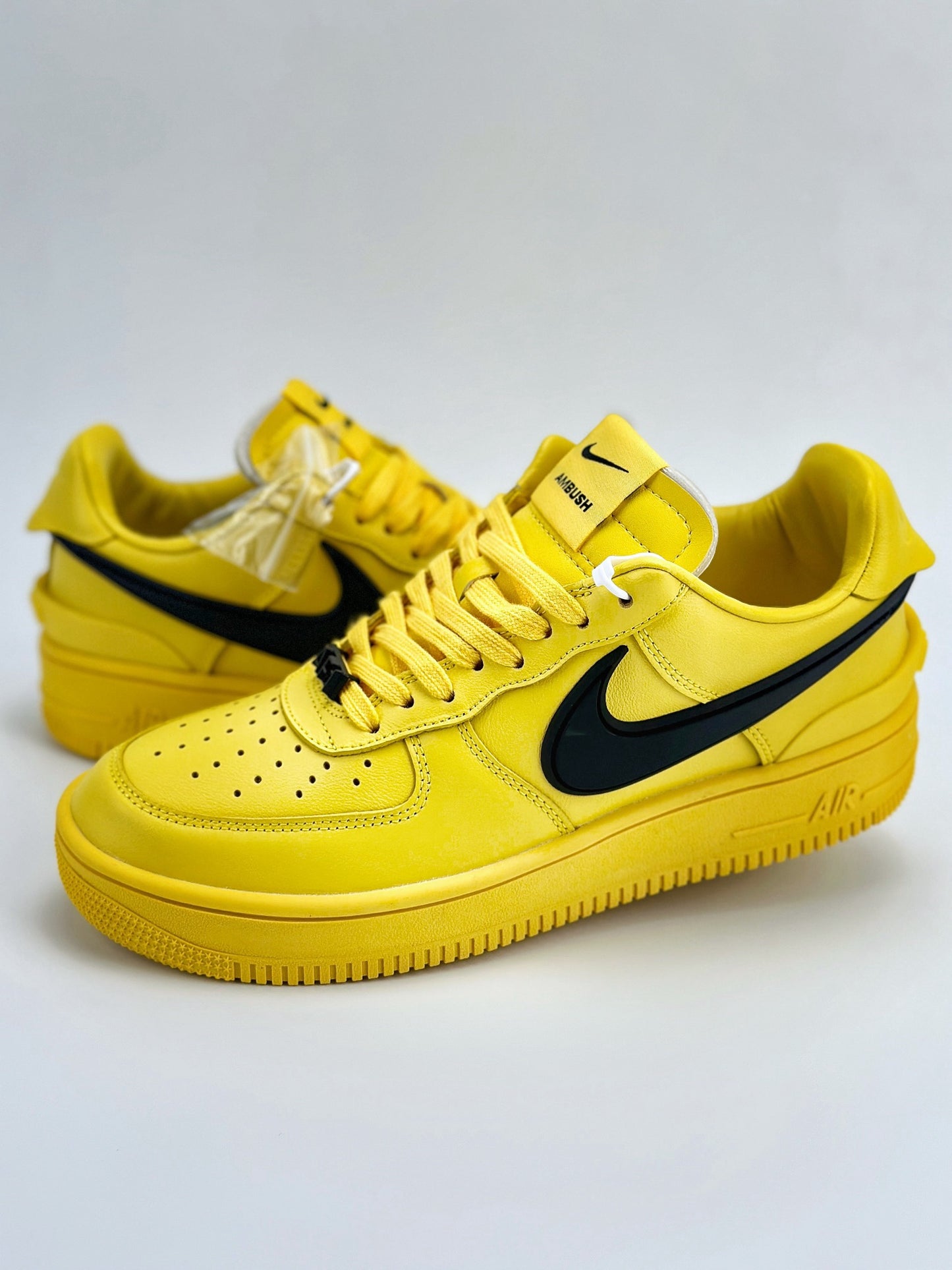 (J)  Air force 1 low 07 x ambush (yellow and black large hook)