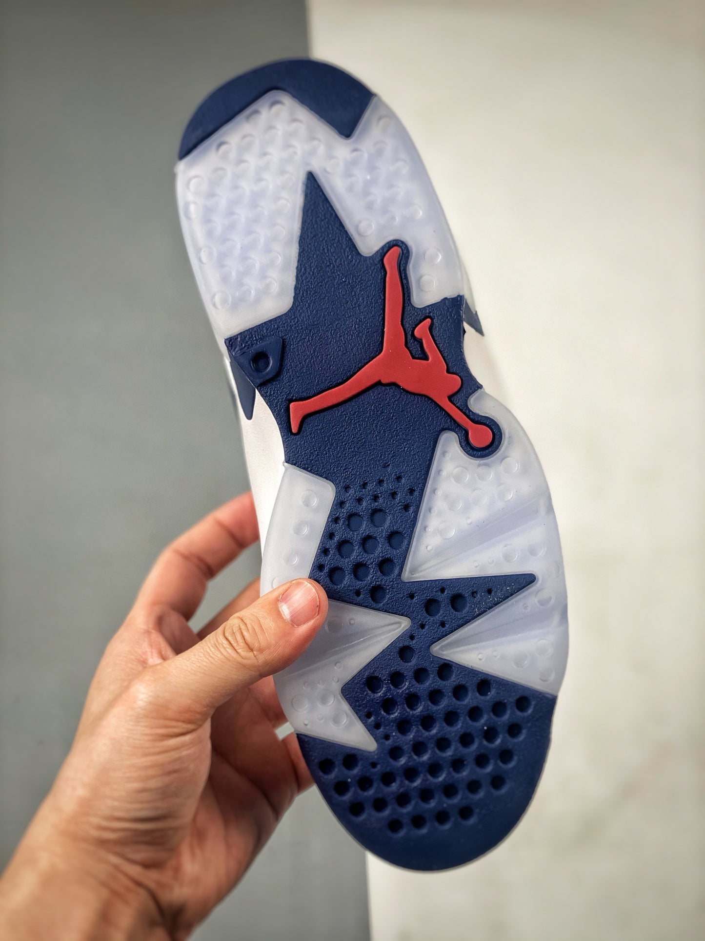 (J)  Air jordan aj6 "olympic" White and Blue 2024 Edition Size: 4-14