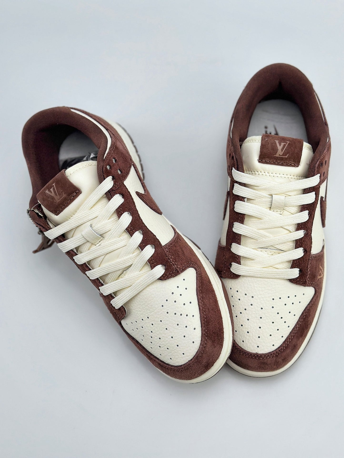 (J) SB NIKE Dunk Low x (White Brown)