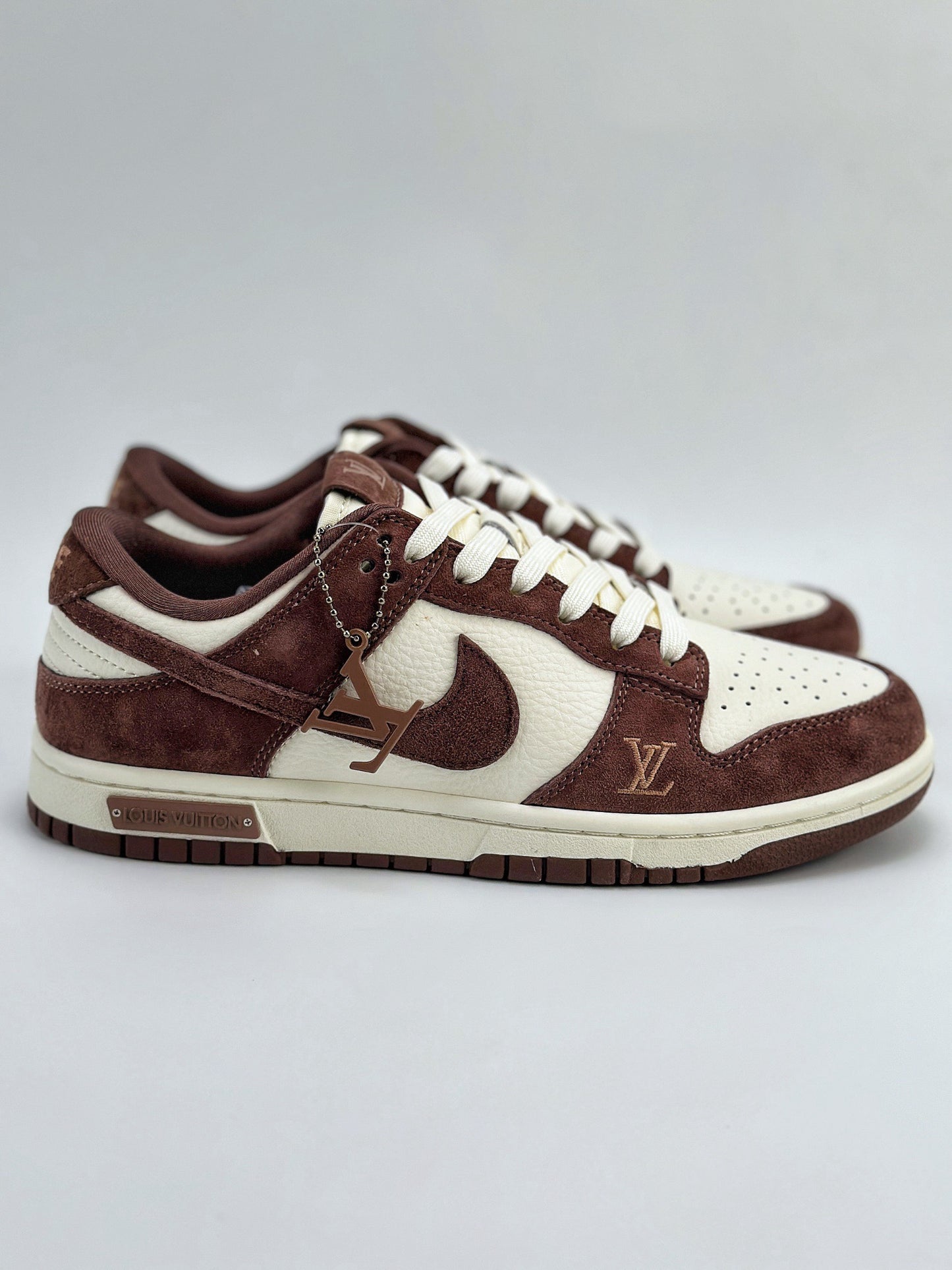 (J) SB NIKE Dunk Low x (White Brown)