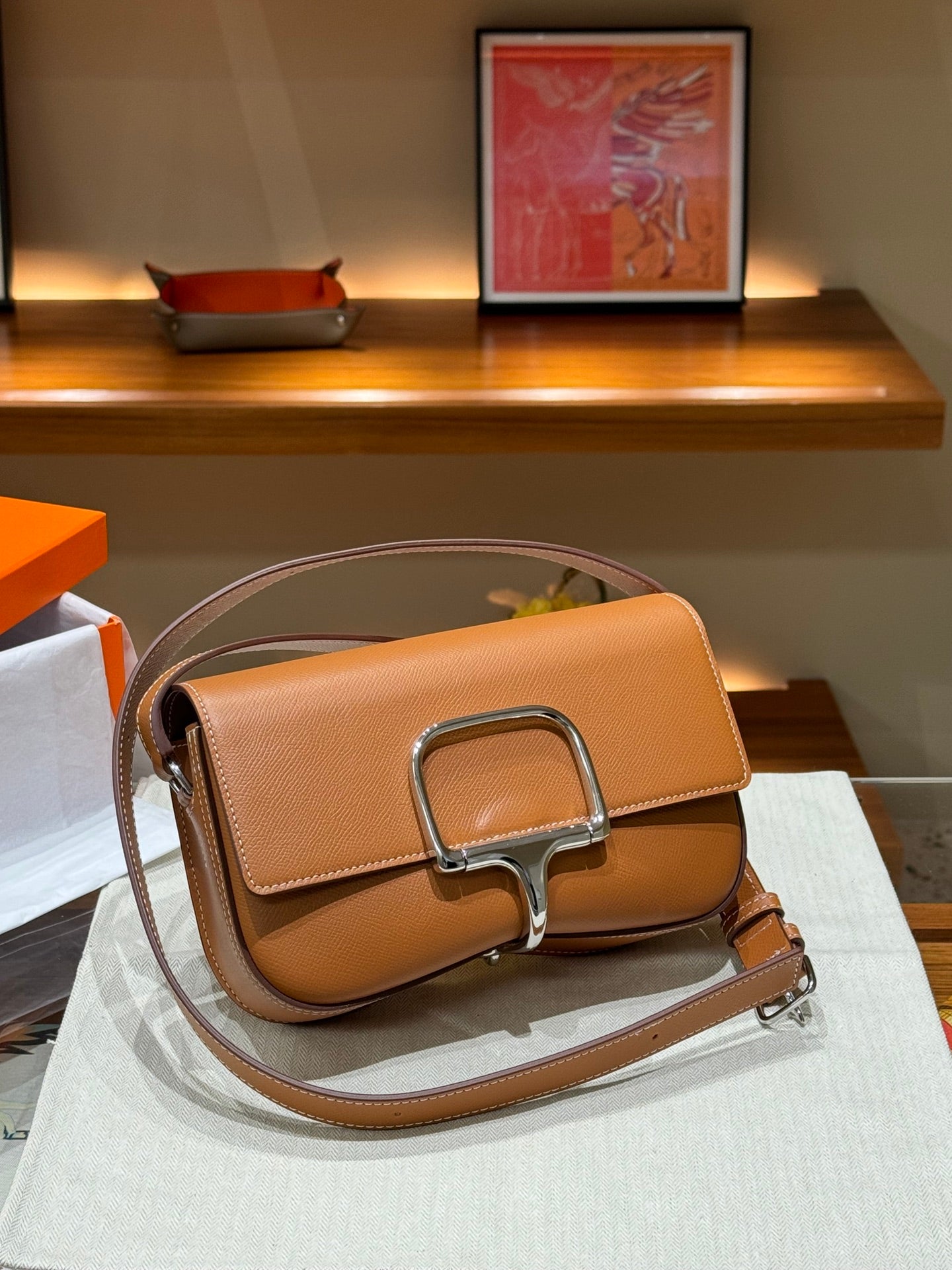 (A) Butt bag, first layer epsom original leather, high-grade electroplated hardware, size: 22*14*6,