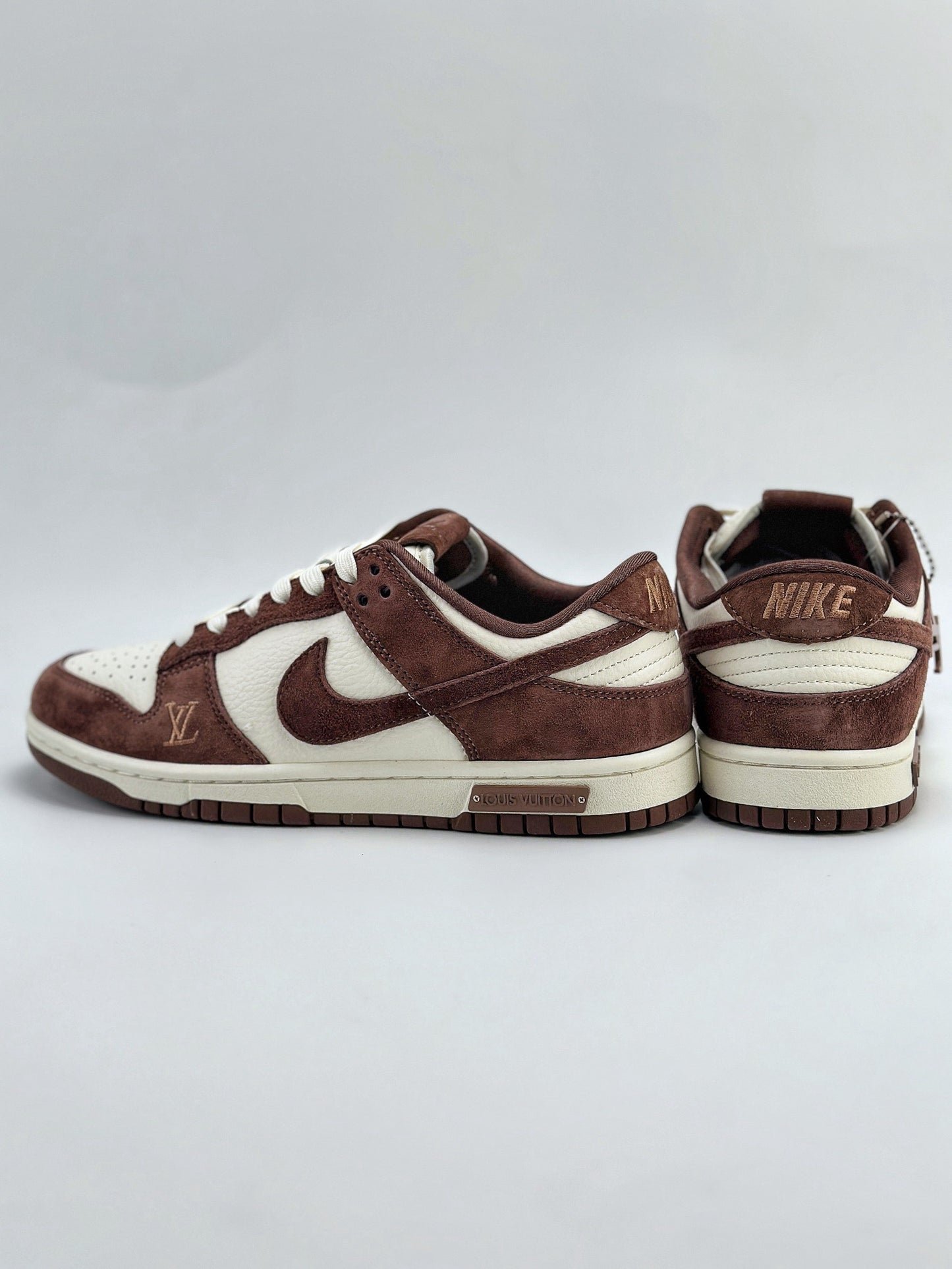 (J) SB NIKE Dunk Low x (White Brown)