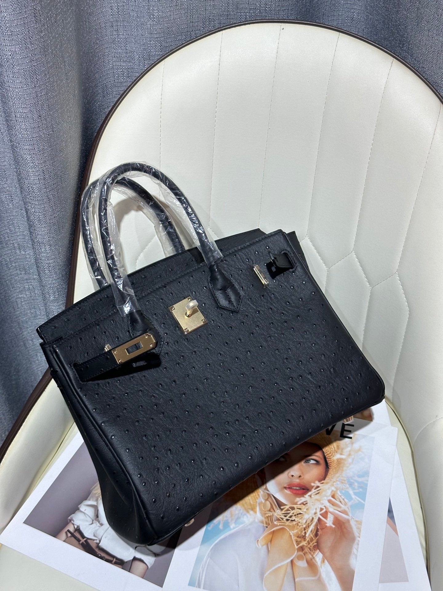 (A) 30 Platinum Ostrich Leather (Shoulder Bag)