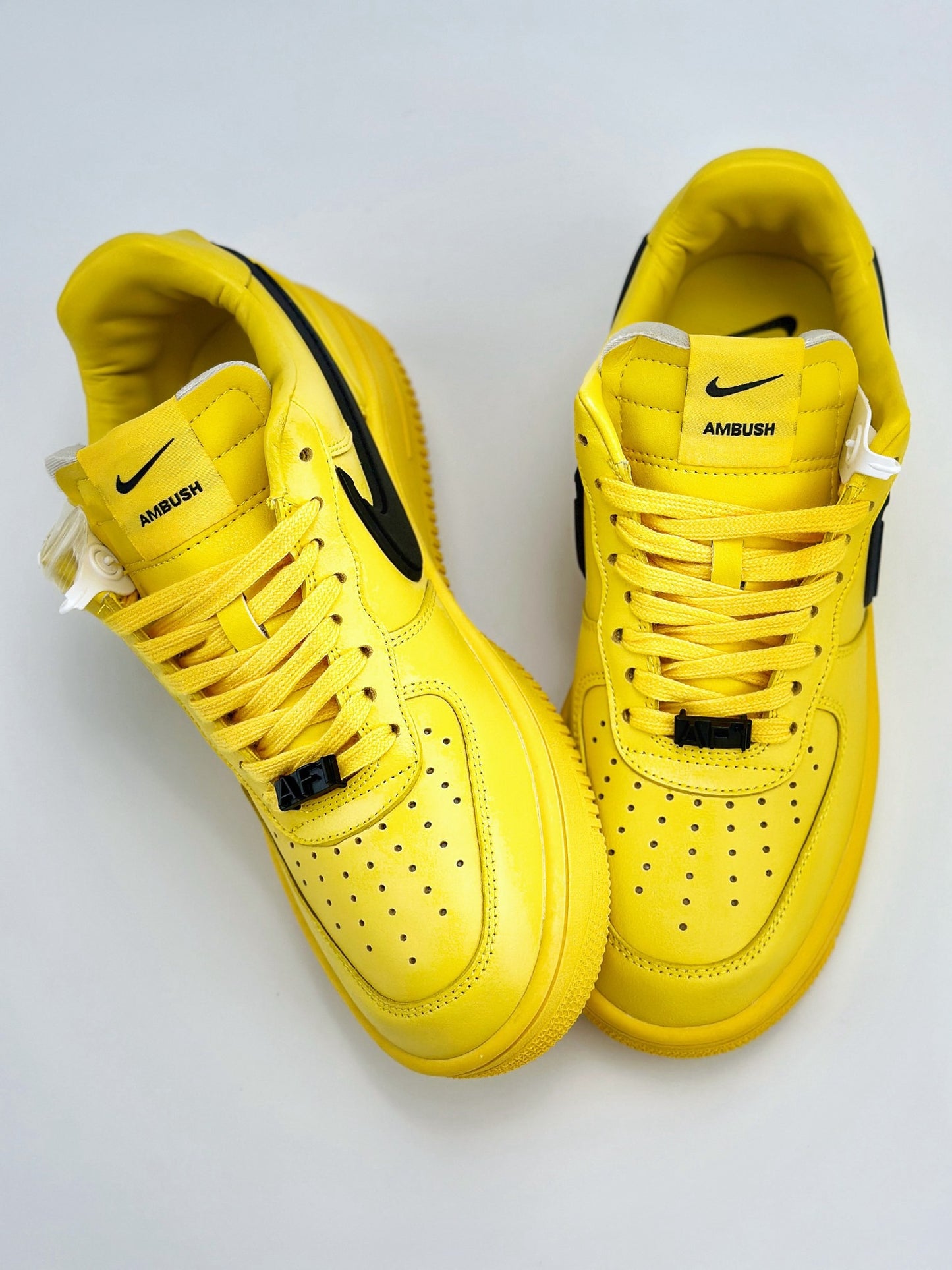 (J)  Air force 1 low 07 x ambush (yellow and black large hook)