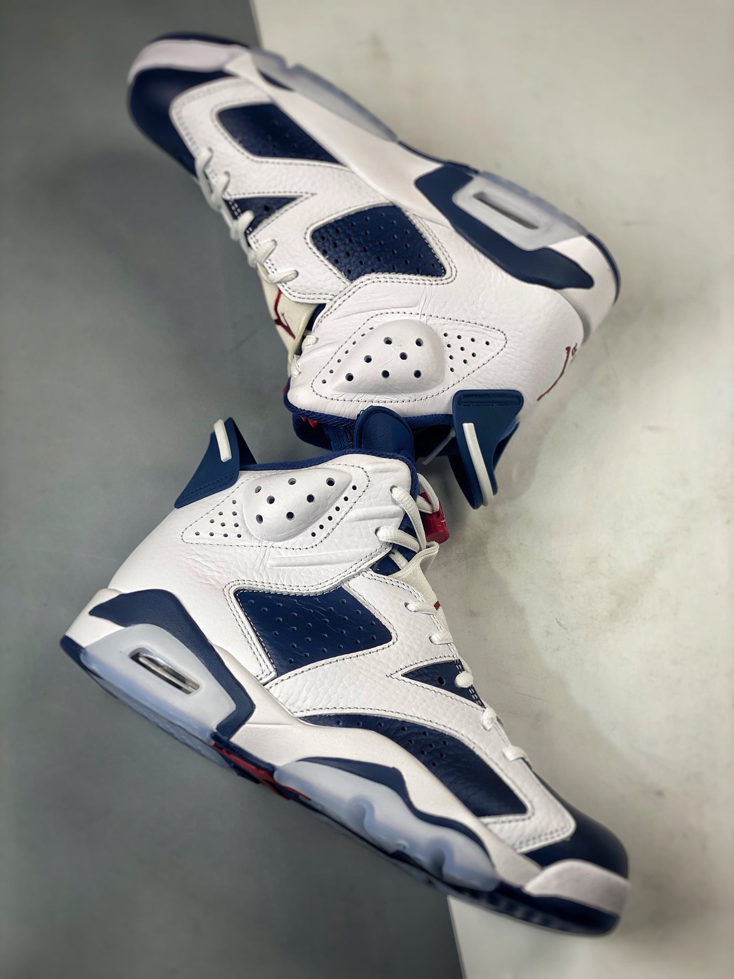 (J)  Air jordan aj6 "olympic" White and Blue 2024 Edition Size: 4-14