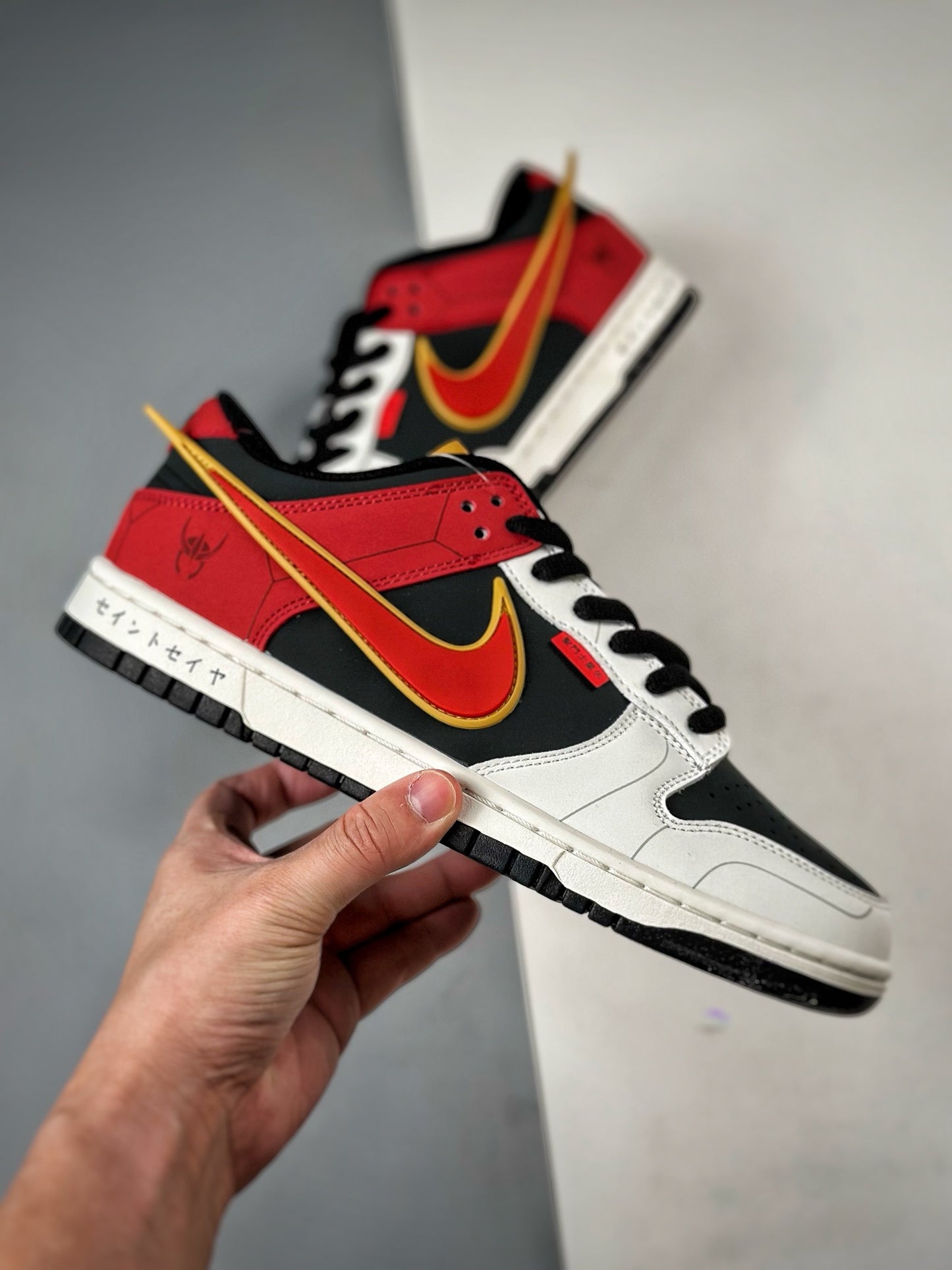 (J) NIKE, Otomo Katsuhiro co-branded summer style Saint Seiya black and red